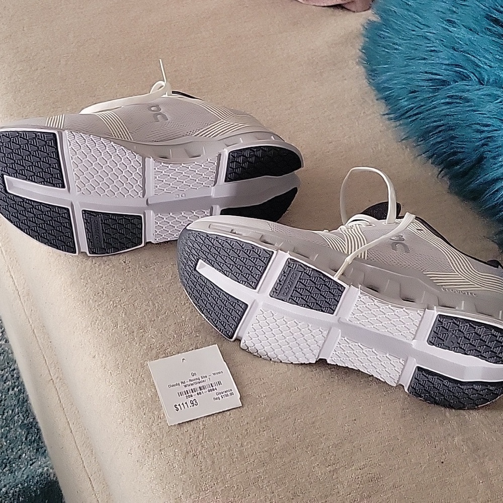 On Running White Glacier Shoes - Picture 2 of 5